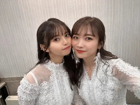 秋元 真夏｜メリークリスマスヽ(｡･ω･｡)ﾉ（2022-12-25）｜2枚目