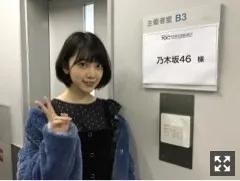 堀 未央奈｜パーカーニット（2017-10-23）｜2枚目