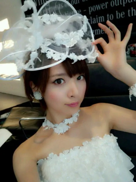 橋本 奈々未｜(´_ゝ｀) 北海道の私の地元はここ数日30 ℃超えだそうです。東京も蒸して ますね。ああ梅雨よ早く過ぎてお くれ（2013-06-14）