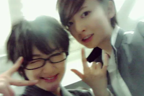 橋本 奈々未｜(´_ゝ｀) 本の日焼け（2013-03-05）