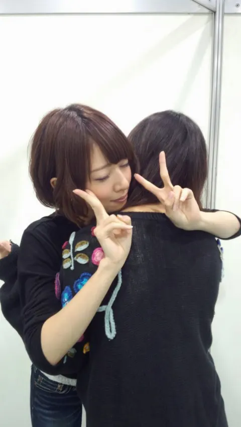 橋本 奈々未｜(´_ゝ｀) 海岸線を〜...歩きたいよ！（2013-11-03）