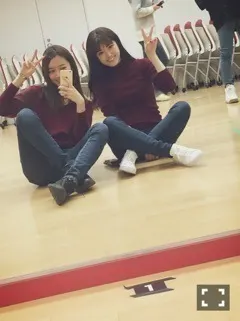橋本 奈々未｜赤ニット×スキニー（2017-01-31）