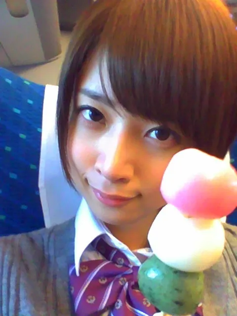 橋本 奈々未｜食べ過ぎちゃった♪(  ´_ゝ｀)（2011-11-25）