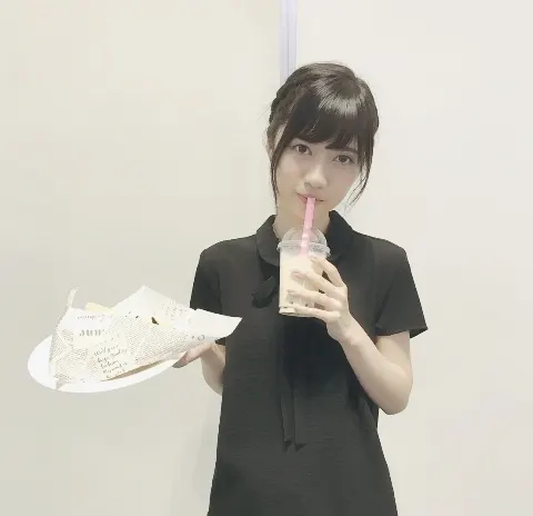 寺田 蘭世｜赤白紫系（2017-01-13）｜2枚目