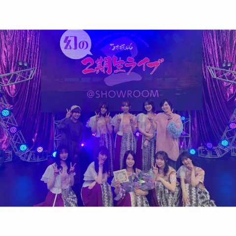 寺田 蘭世｜赤い傘（2020-03-29）｜4枚目
