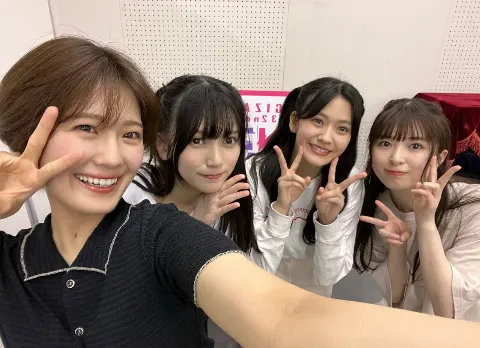 清宮 レイ｜ずっと笑ってるな最近、☺️（2023-04-16）｜3枚目