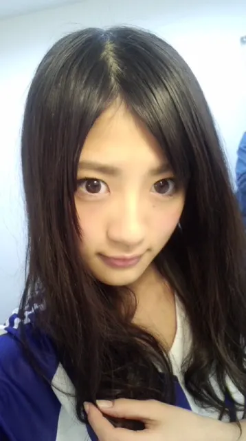 若月 佑美｜メイクさん『いったん休憩よ!」若月「みんな、ありがとうー(前…（2012-03-03）