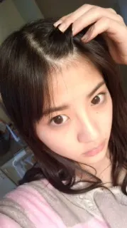 若月 佑美｜桜井『ん…わかったぁ!!!!!!  プルプルしてる!!  …zzz』若月『((((  ゜д゜;))))  』（2012-02-12）