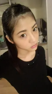 若月 佑美｜ここだけの話、若月は初っぱな玲香のことをチーフと呼んでいた。なぜなら服装がOL  ぽかったから(  笑)（2012-02-18）｜2枚目