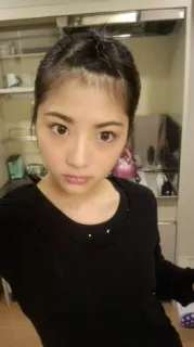 若月 佑美｜ここだけの話、若月は初っぱな玲香のことをチーフと呼んでいた。なぜなら服装がOL  ぽかったから(  笑)（2012-02-18）