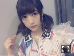 若月 佑美｜あごの下にピースが癖みたい。みんな真似してもいいんだ...（2016-07-18）