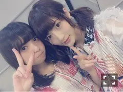 若月 佑美｜あごの下にピースが癖みたい。みんな真似してもいいんだ...（2016-07-18）｜3枚目