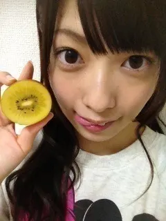 斉藤 優里｜ 今日の眉毛はななみんが書いてくれたの( •ㅈ• )うふん（2012-11-03）｜2枚目