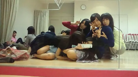 斉藤 優里｜じゃれあいｽｷｽｷ今日は誰と??<img class=…（2011-12-23）｜4枚目