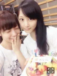 斉藤 優里｜女の子に囲まれて〜（2014-08-04）｜3枚目