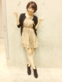 能條 愛未｜ 「能條の日常！！」能條ぶってるね～。あ、たったいま右の人差し指の爪が割れました。（2013-02-17）｜2枚目