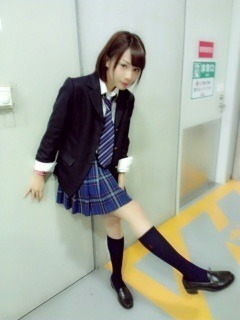 能條 愛未｜ 「能條の日常」制服見納め握手会だったんですよ。えぇ。桜の香りのボディミスト買ったよ(#^.^#)春って感じなんだすよ。（2013-04-01）