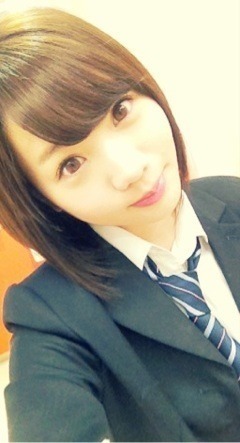 能條 愛未｜ 「能條の日常」制服見納め握手会だったんですよ。えぇ。桜の香りのボディミスト買ったよ(#^.^#)春って感じなんだすよ。（2013-04-01）｜3枚目
