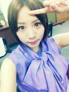 能條 愛未｜「能條の日常」中山 競馬場＼(^o^)／馬の 真似したよ？せいら りんと一緒に。恥じ らいを捨ててね。（2013-05-27）｜2枚目