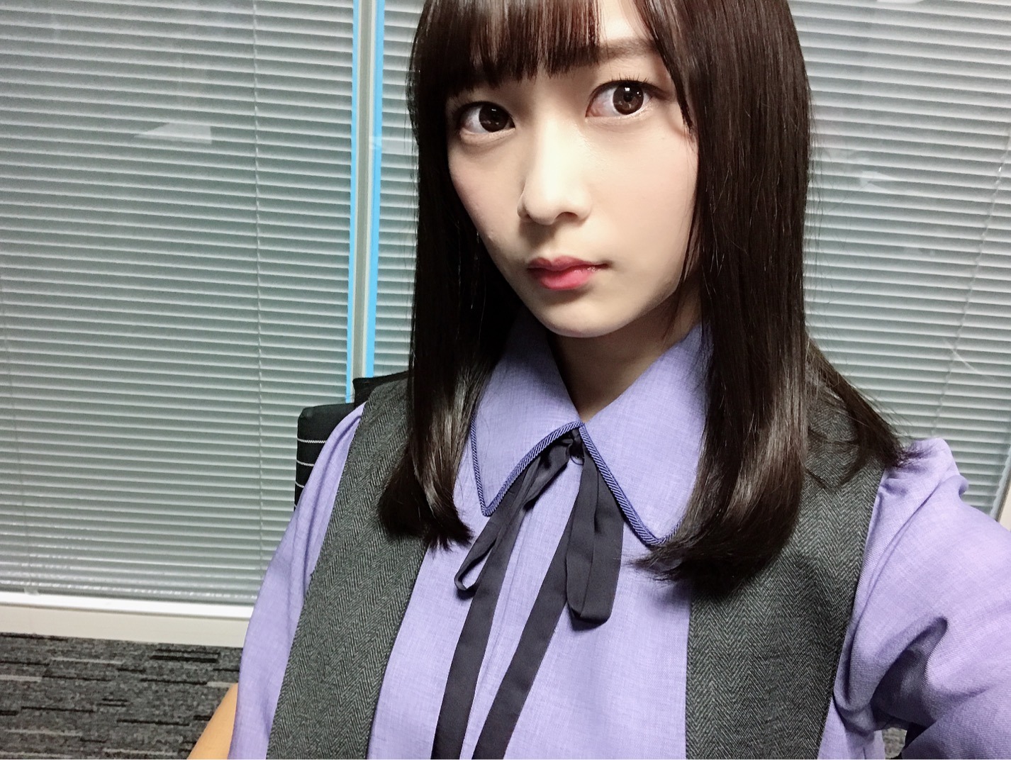 鈴木 絢音｜白と金（2019-01-15）｜3枚目