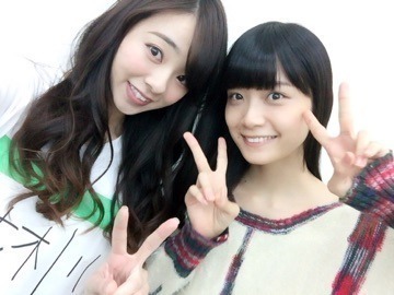 川村 真洋｜武道館だ...やばいよ ♡  サイリウム「赤 ×白」です♡ 川村まひろ（2015-12-16）｜2枚目