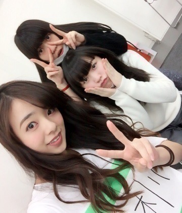 川村 真洋｜武道館だ...やばいよ ♡  サイリウム「赤 ×白」です♡ 川村まひろ（2015-12-16）｜4枚目
