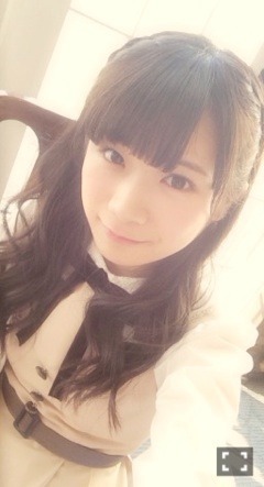 秋元 真夏｜苺洗い係(`･v･´)ゞ 210（2014-01-18）｜4枚目