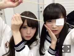 秋元 真夏｜眼帯少女(・ω□)321（2015-01-27）｜2枚目