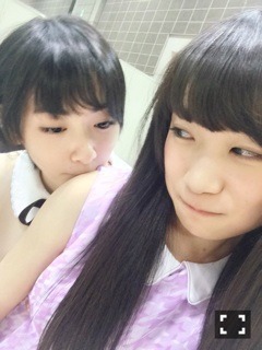 秋元 真夏｜2期生に囲まれるヽ( ｡･ω･｡)ﾉ325（2015-02-11）｜3枚目
