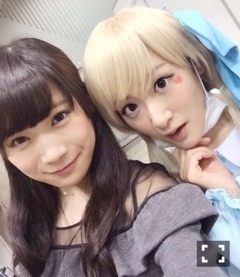 秋元 真夏｜2期生に囲まれるヽ( ｡･ω･｡)ﾉ325（2015-02-11）｜9枚目