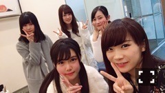 秋元 真夏｜ハート型(｡･ω･)ﾉﾞ497（2017-03-12）｜3枚目