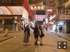 秋元 真夏｜香港オフショットヽ(｡･ω･｡)ﾉ545（2018-02-16）｜3枚目