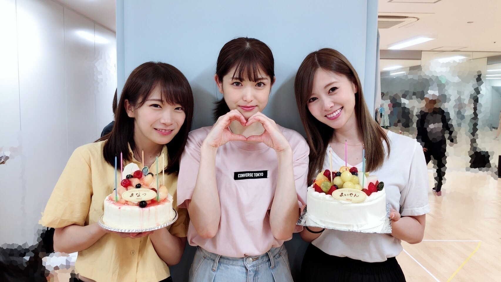秋元 真夏｜25ヽ(。・ω・。)ノ565（2018-08-24）｜3枚目