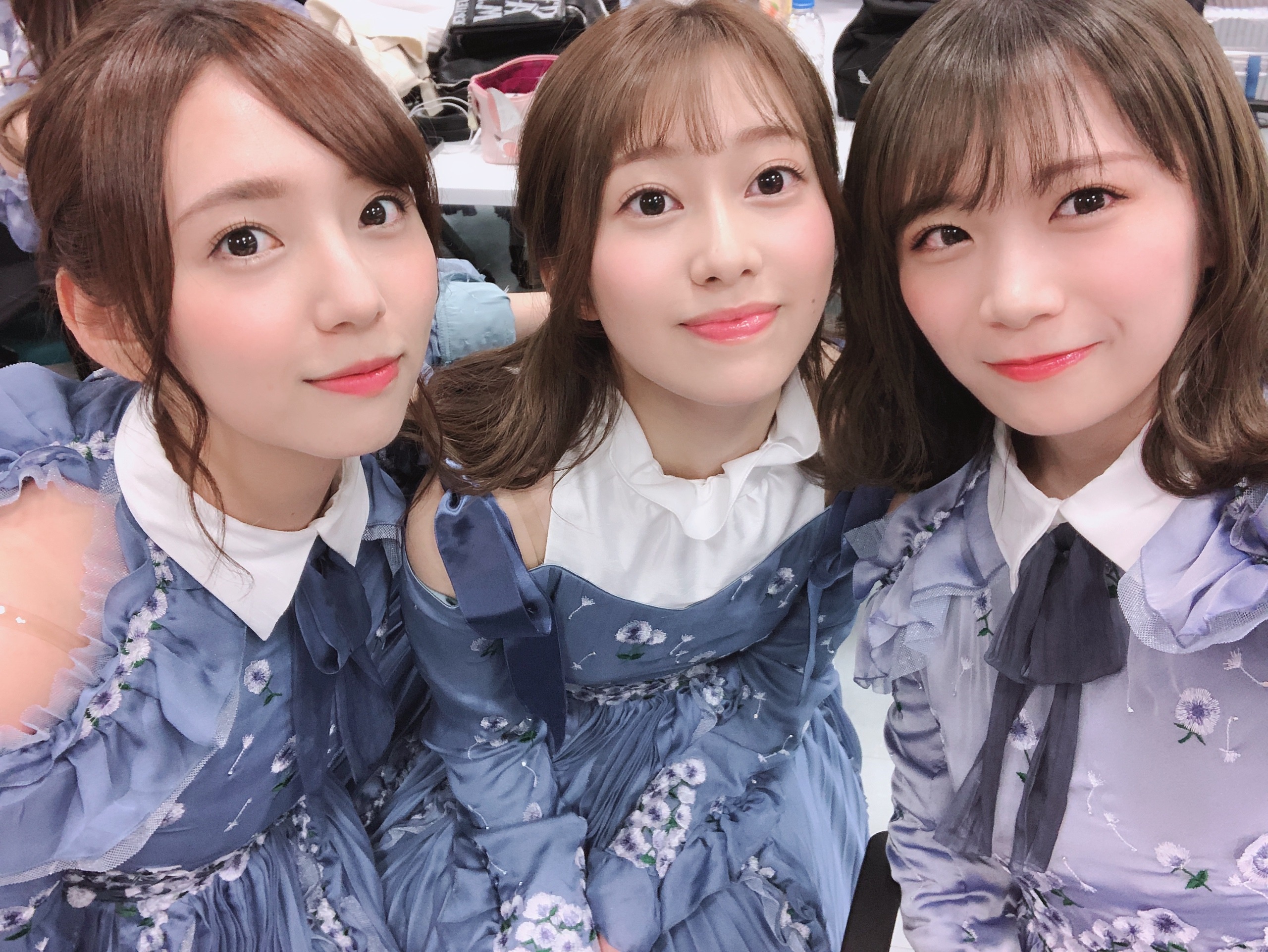 秋元 真夏｜紫の制服ヽ(｡･ω･｡)ﾉ582（2019-03-27）｜2枚目
