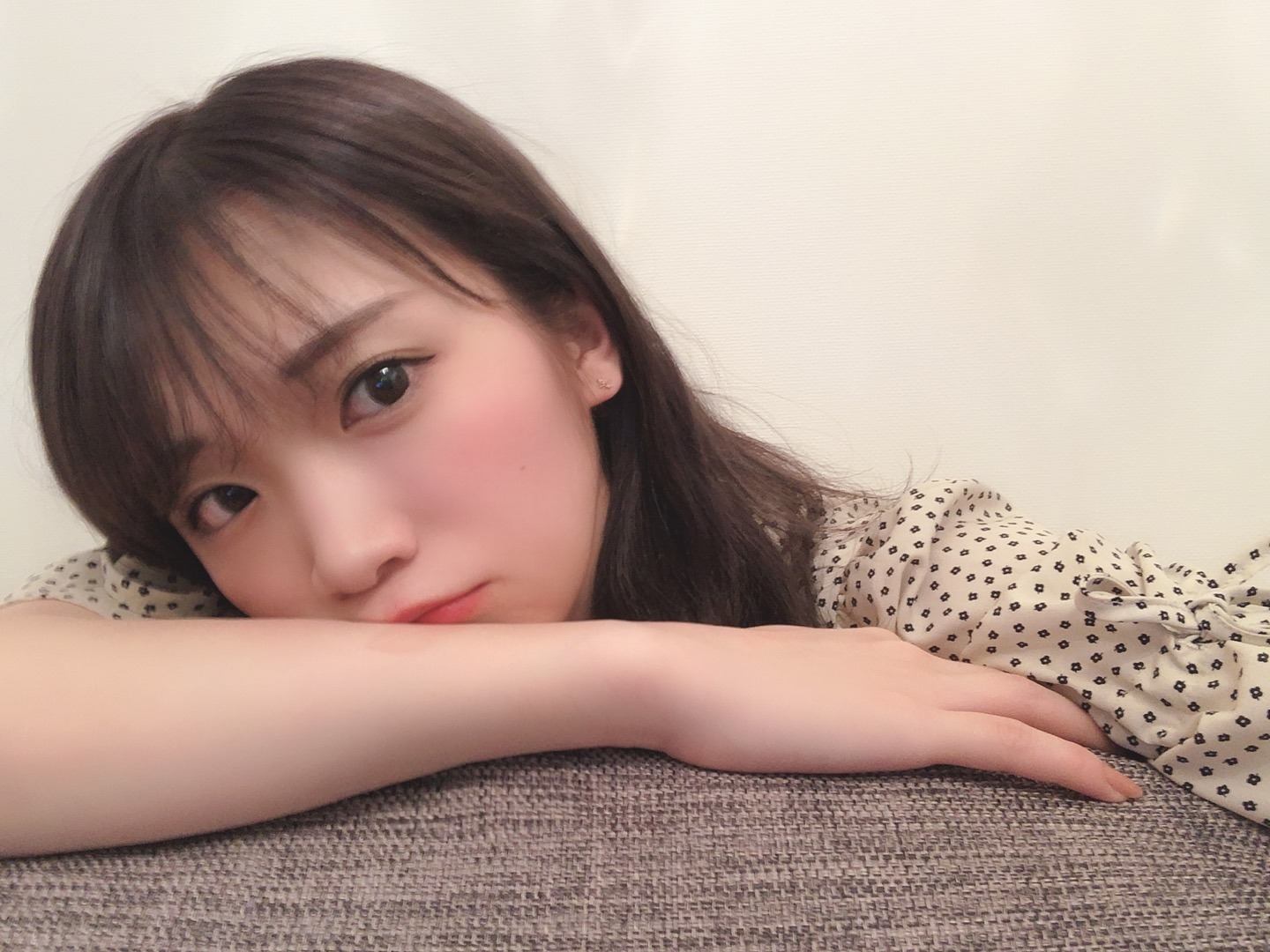秋元 真夏｜3ショットヽ(｡･ω･｡)ﾉ585（2019-05-15）｜3枚目