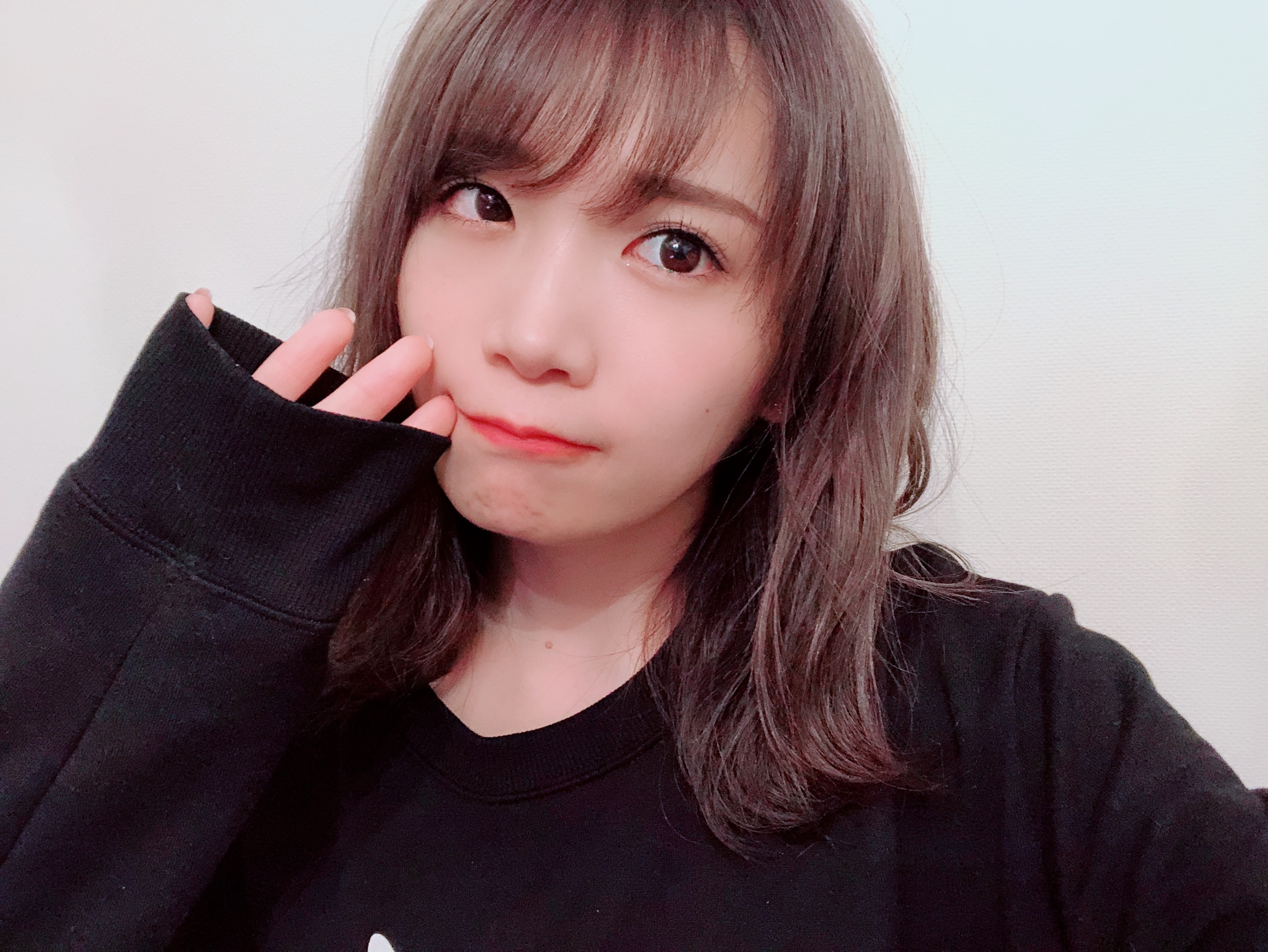 秋元 真夏｜3ショットヽ(｡･ω･｡)ﾉ585（2019-05-15）｜4枚目