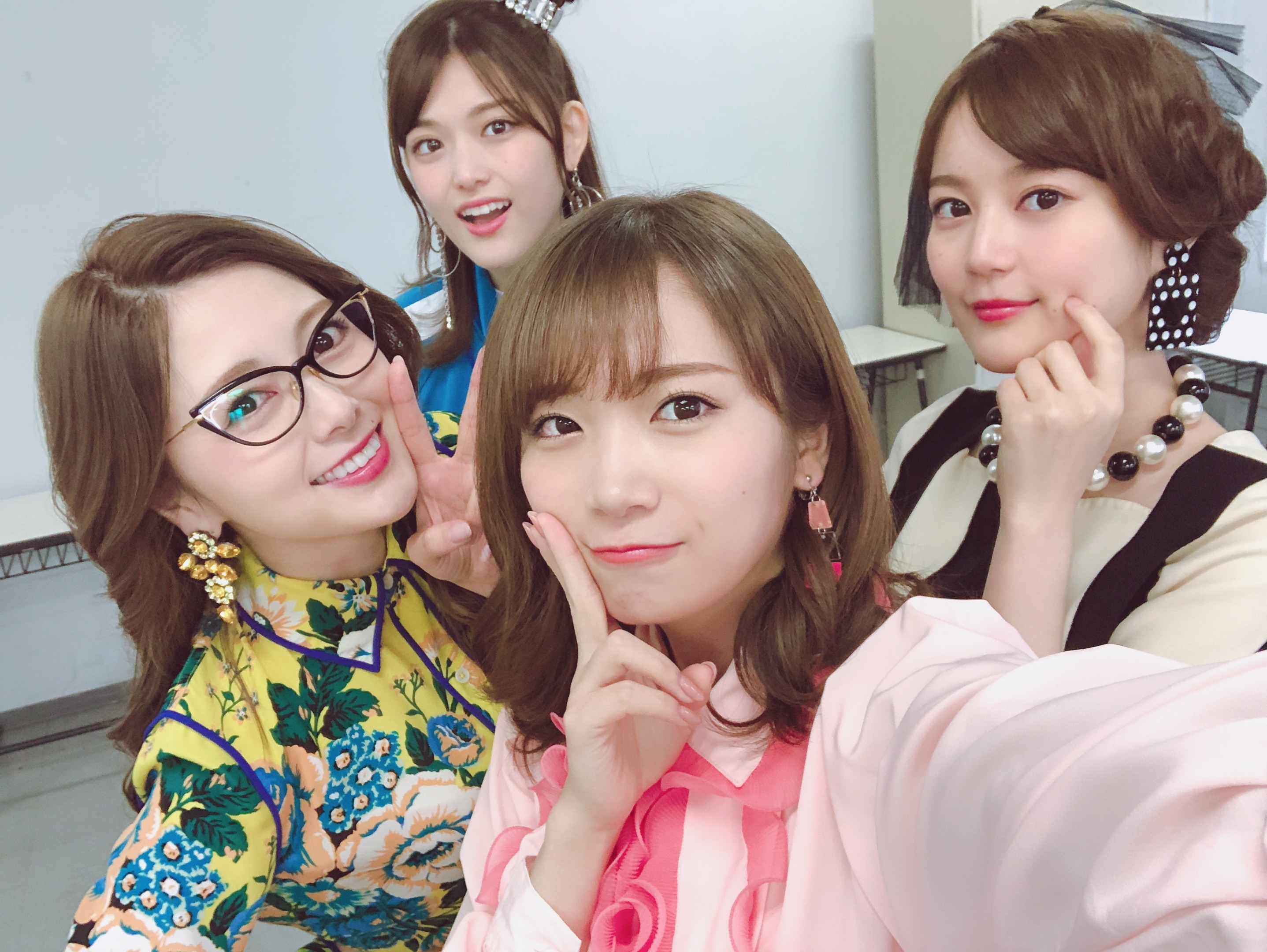 秋元 真夏｜3ショットヽ(｡･ω･｡)ﾉ585（2019-05-15）｜5枚目