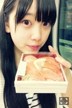 堀 未央奈｜1周年（2014-03-28）｜2枚目