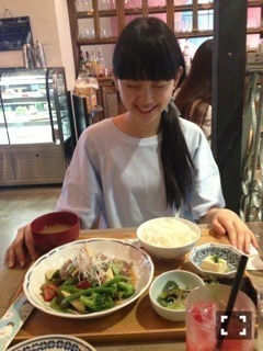 堀 未央奈｜手をぱちぱち。（2014-09-15）｜5枚目