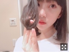堀 未央奈｜降りかかった雨に傘をさす（2018-06-16）｜2枚目