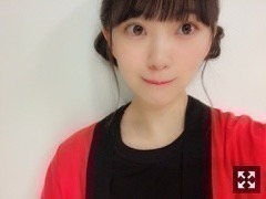 堀 未央奈｜降りかかった雨に傘をさす（2018-06-16）｜4枚目
