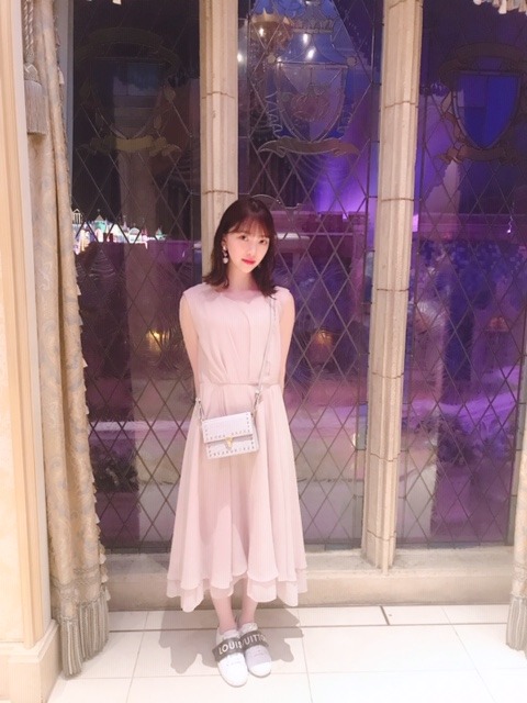堀 未央奈｜窓の景色は（2019-08-13）｜4枚目