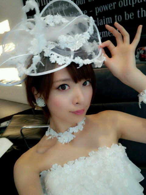 橋本 奈々未｜(´_ゝ｀) 北海道の私の地元はここ数日30 ℃超えだそうです。東京も蒸して ますね。ああ梅雨よ早く過ぎてお くれ（2013-06-14）