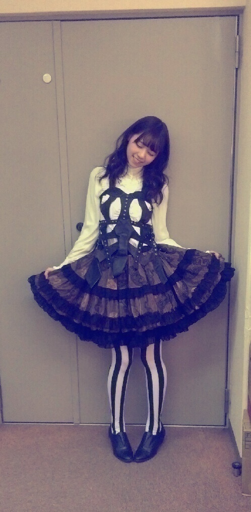 西野 七瀬｜黒い靴、白い靴（2015-03-08）｜5枚目