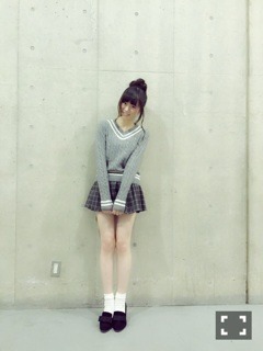 山崎 怜奈｜葡萄唐草文様。63（2015-02-06）｜4枚目