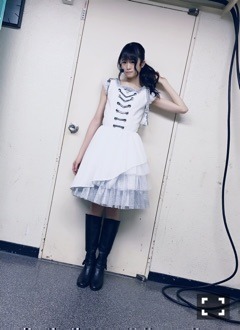 山崎 怜奈｜Xmasにはスニーカー が届きました。誰か と被っている気がす るけど誰だっけ。116（2015-12-26）｜3枚目