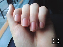山崎 怜奈｜積み上げられた椅子（2017-04-16）｜3枚目