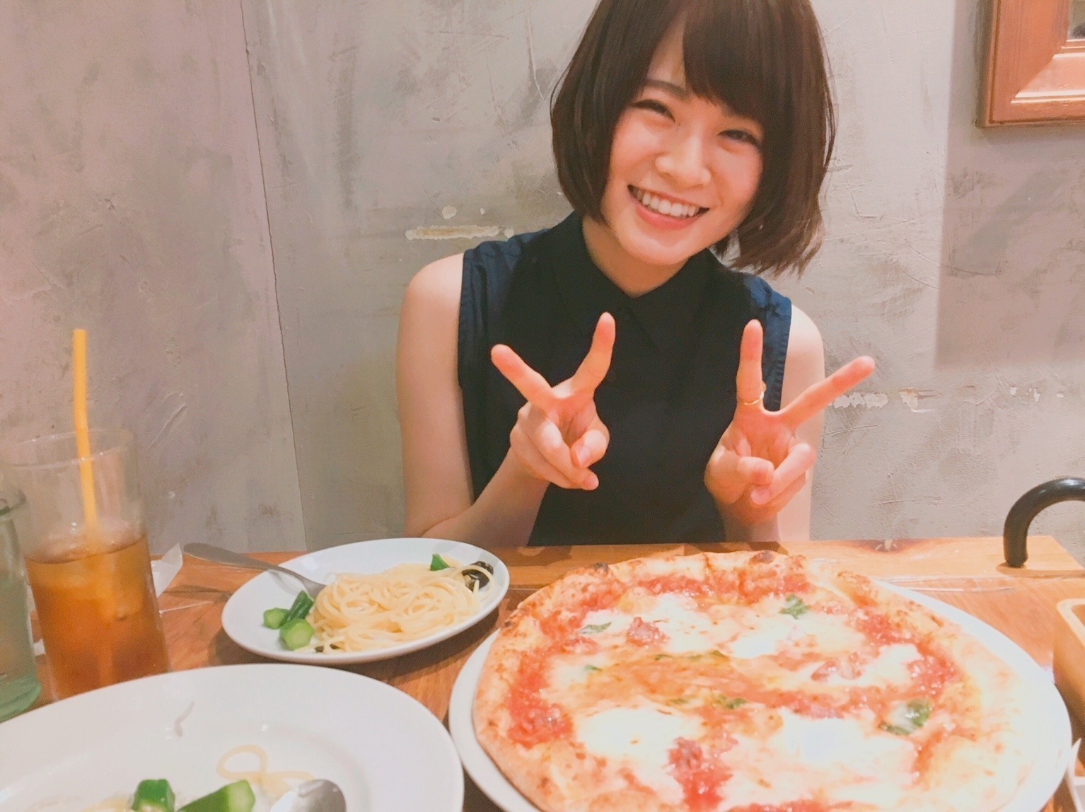 山崎 怜奈｜犬の手（2018-08-18）｜2枚目