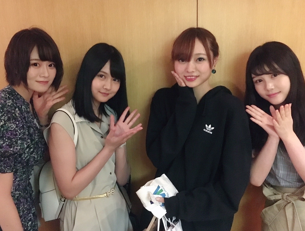 山崎 怜奈｜犬の手（2018-08-18）｜3枚目