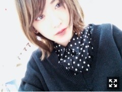 生駒 里奈｜飛行機の離陸の時に膝がぎゅーんてなった。なんだあれ、ちょい痛だった。（2017-03-15）｜5枚目
